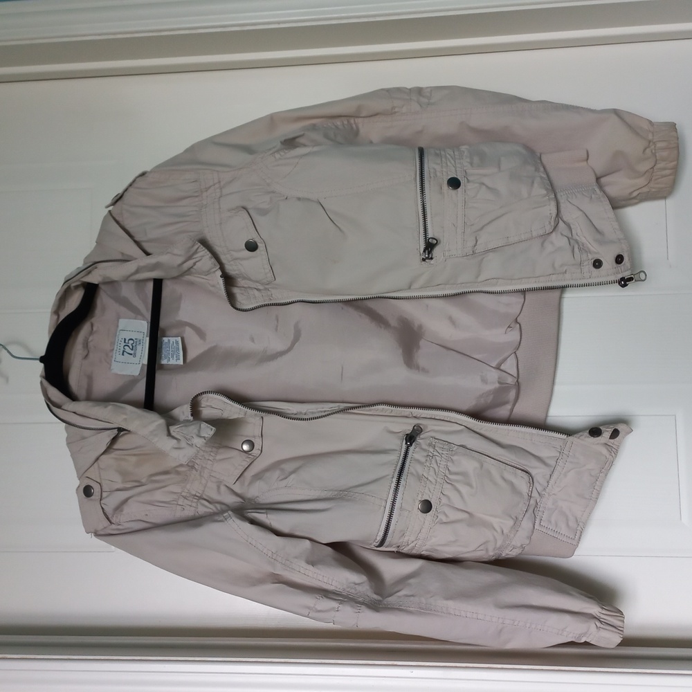 Light Windbreaker L